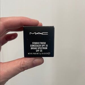 MAC Cosmetics Studio Finish Concealer NW20